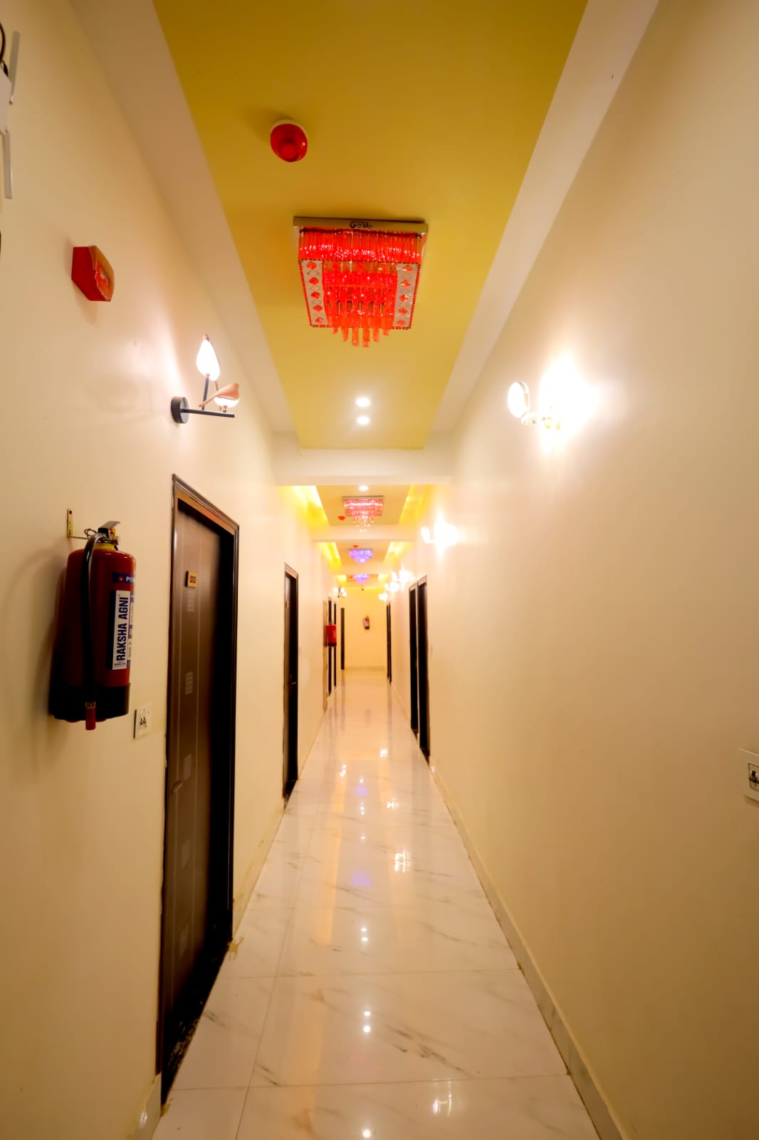 Hotel Girivar Dham photo