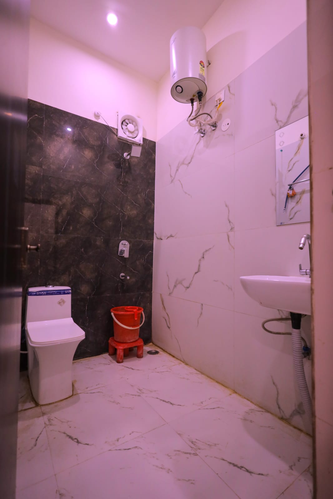 Hotel Girivar Dham photo