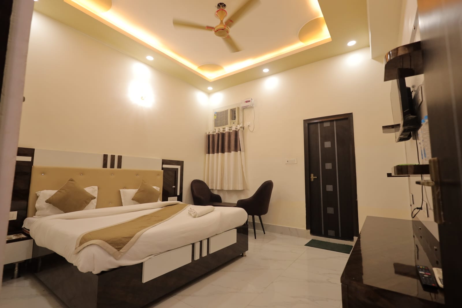 Illustrative photo for Hotel Girivar Dham